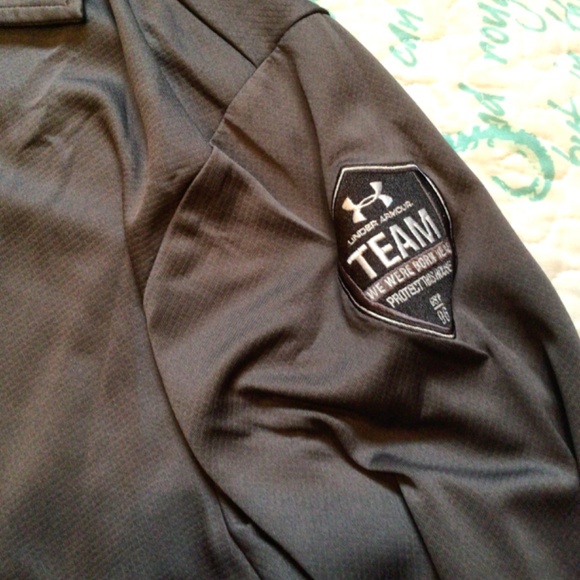 Under armor, grey pullover with great patch, large - Picture 3 of 4
